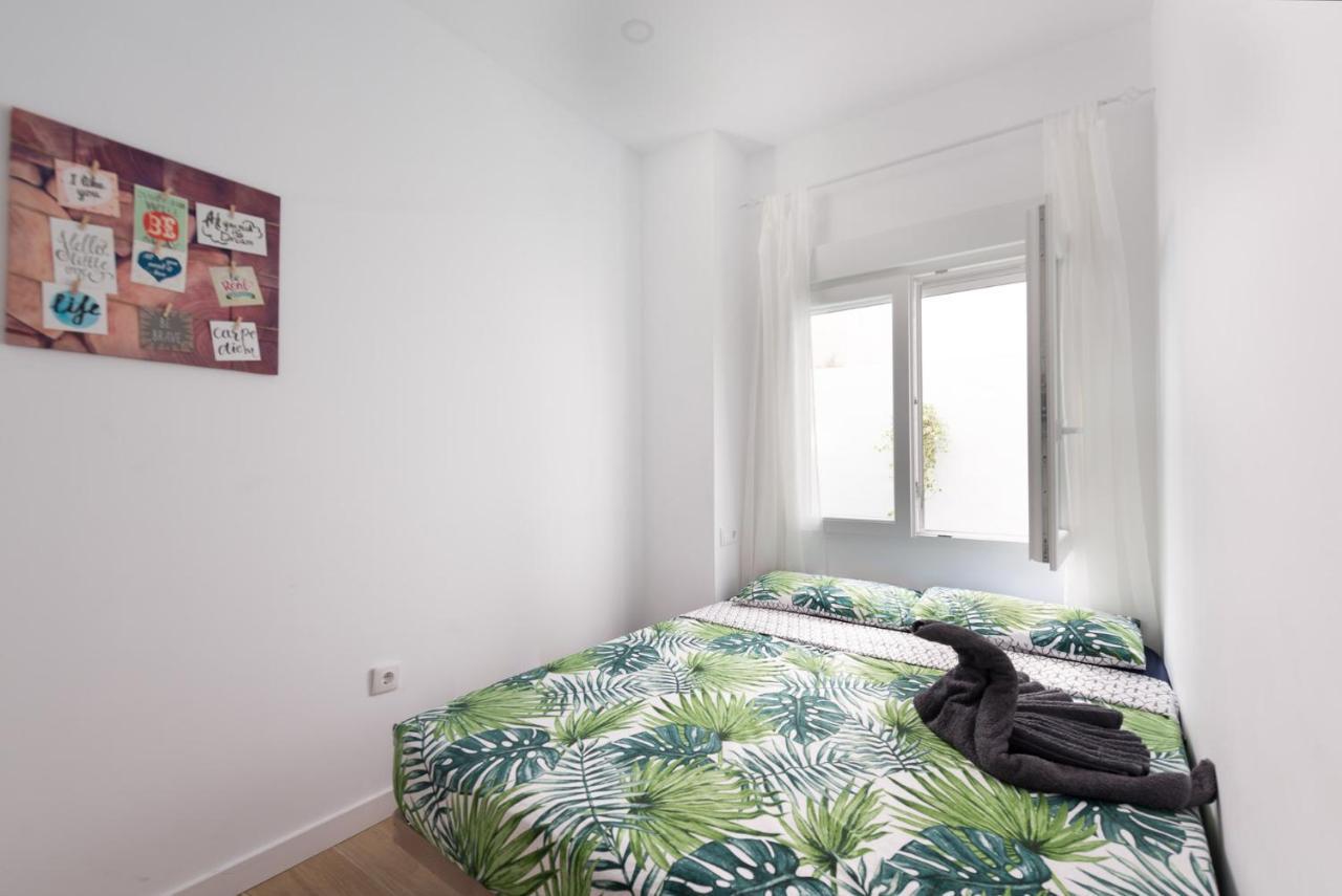 Cozy 3 Bed Apartment In The Heart Of Alicante Exterior photo